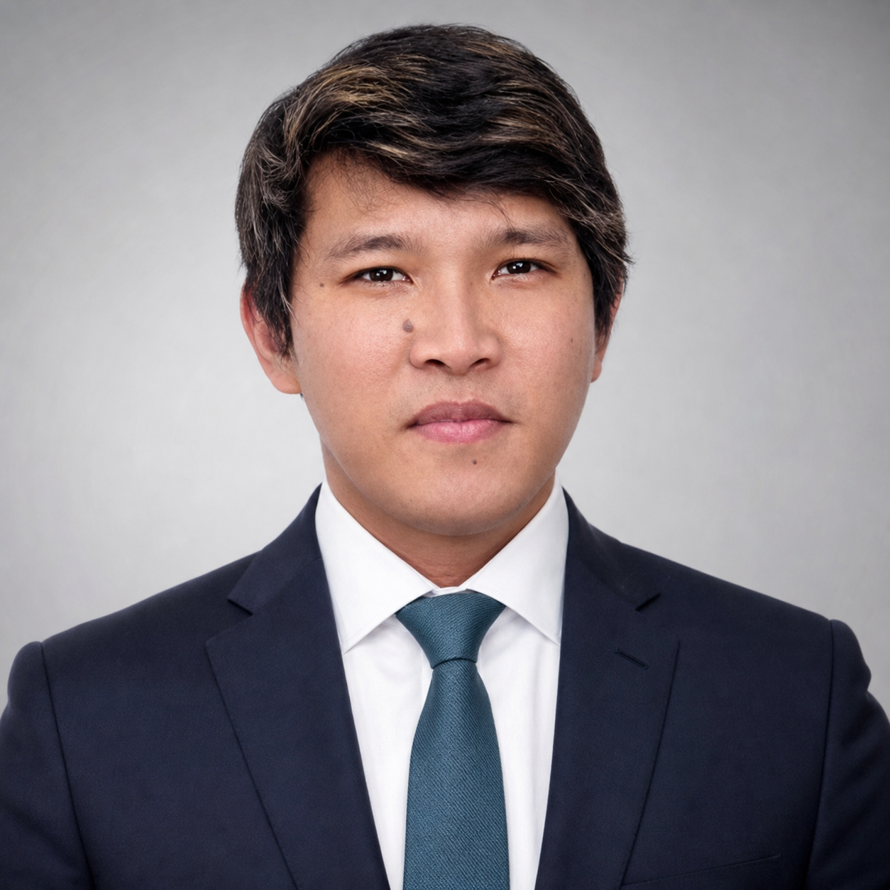 Professional portrait of Cris Cervantes